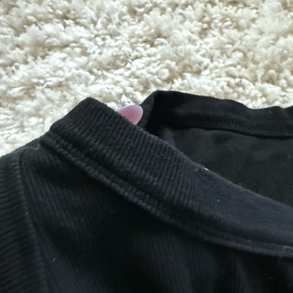 Elegant Black Sleeveless Tank Top - Picture 4 of 4